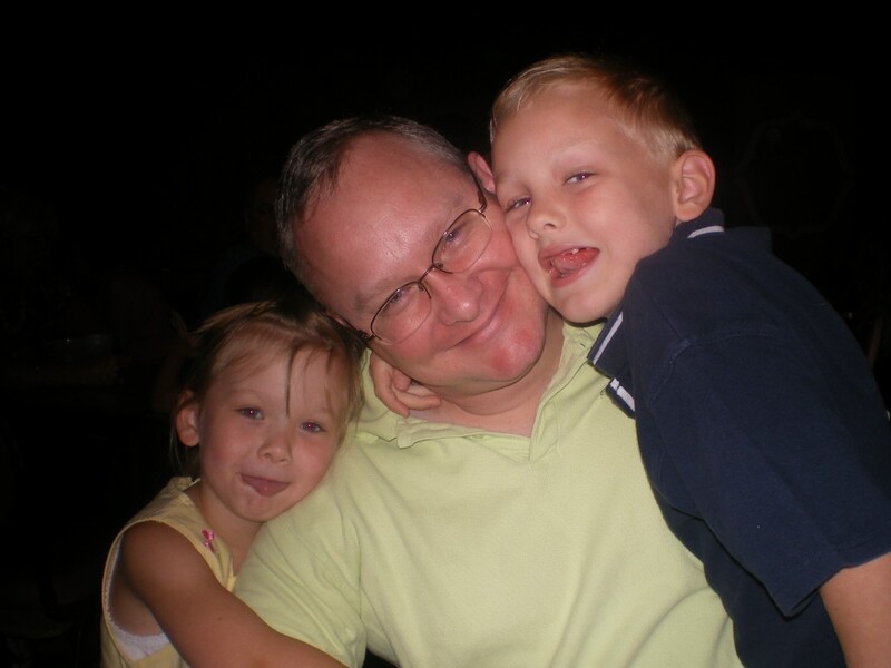 /images/pfpphotos/uploads/CD0044/CD0044.Gall.andrew with kids 09.jpg